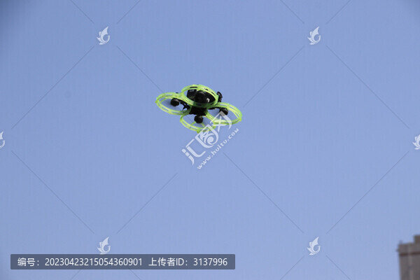飛翔的無(wú)人機(jī)