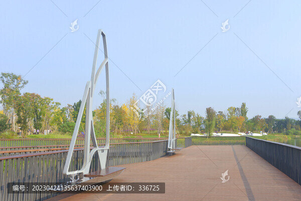 成都東安湖水上運(yùn)動(dòng)中心雕塑