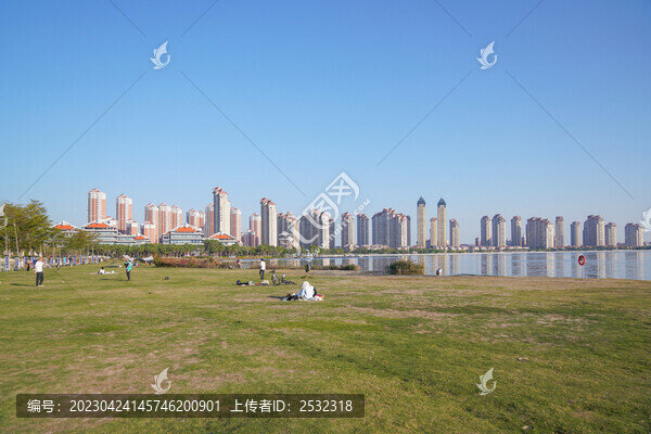 廈門(mén)集美水秀廣場(chǎng)公園草地