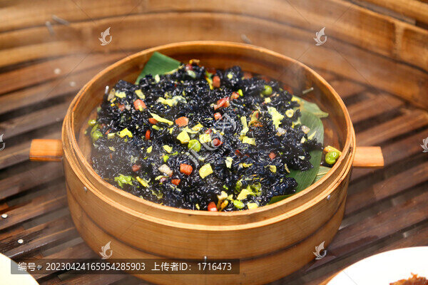 鄉(xiāng)村手抓烏米飯