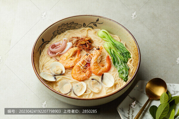 雞湯海鮮面