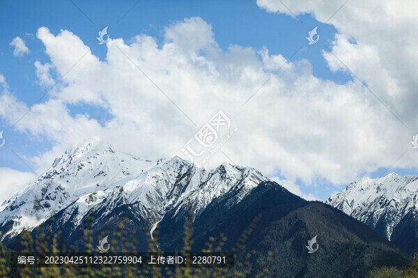 多雄拉山白雪皚皚