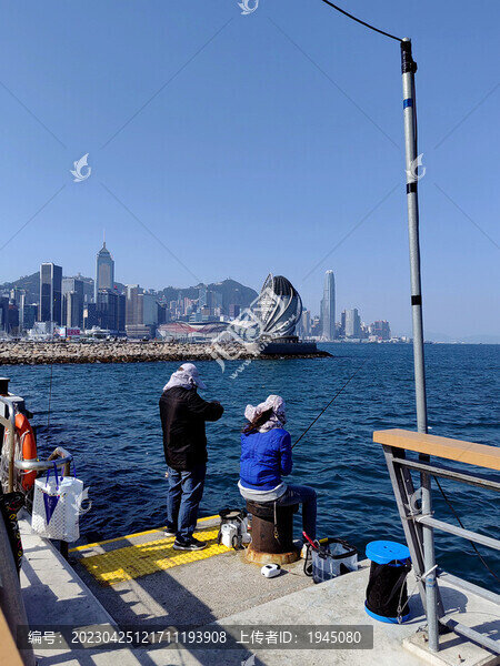 海邊垂釣的人