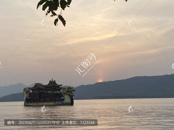 西湖游船落日