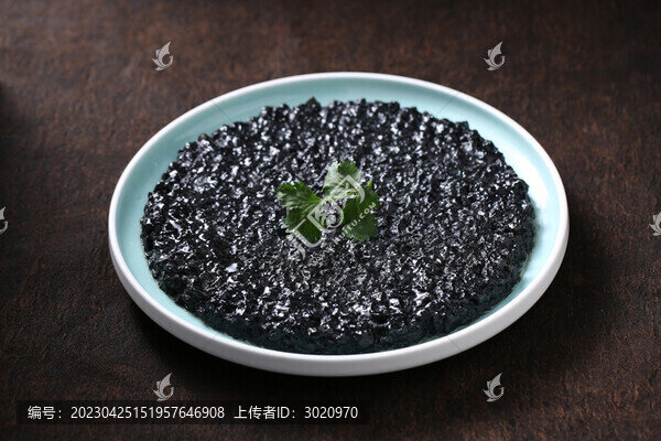 勁爆墨魚汁蒸肉餅
