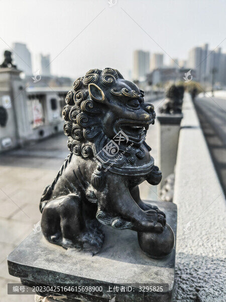中國天津獅子林橋上的石獅
