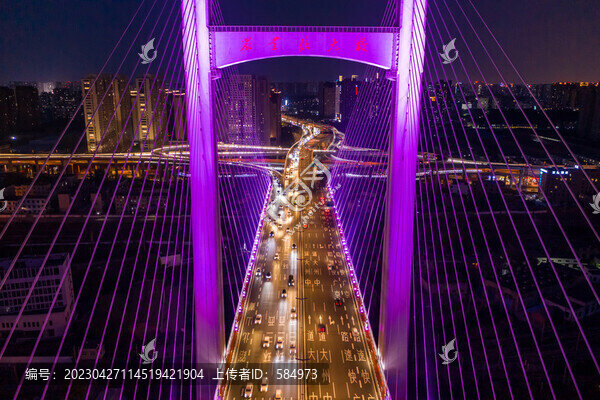 航拍鄭州農(nóng)業(yè)路大橋夜景燈光秀