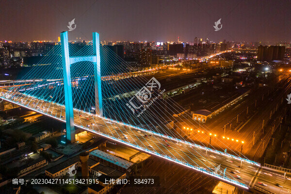航拍鄭州農(nóng)業(yè)路大橋夜景燈光秀