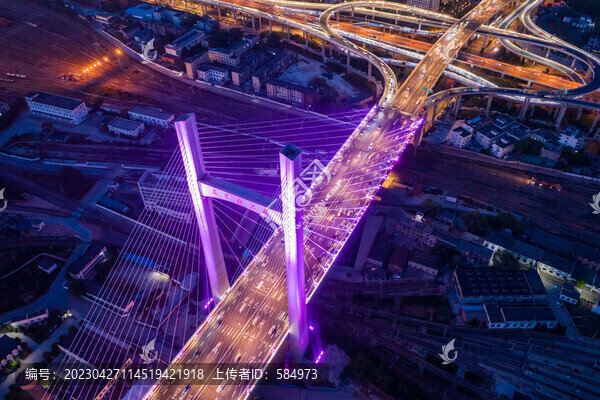 航拍鄭州農(nóng)業(yè)路大橋夜景燈光秀