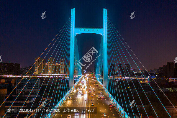 航拍鄭州農(nóng)業(yè)路大橋夜景燈光秀