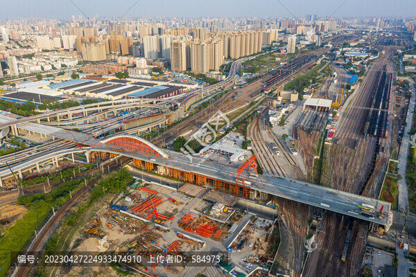 鄭州彩虹橋跨鐵路橋梁在建工地