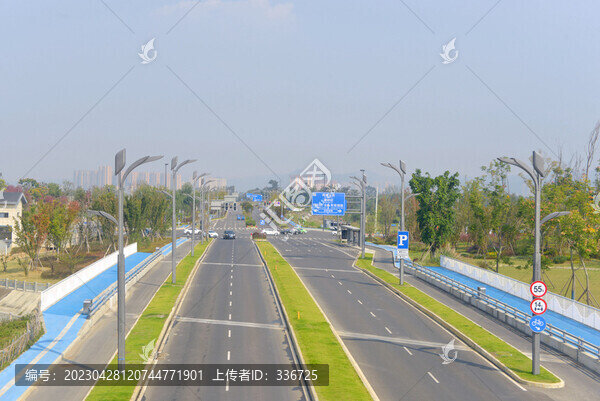 成都東安湖公園湖岸南路道路