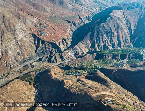 航拍烏蒙山峽谷