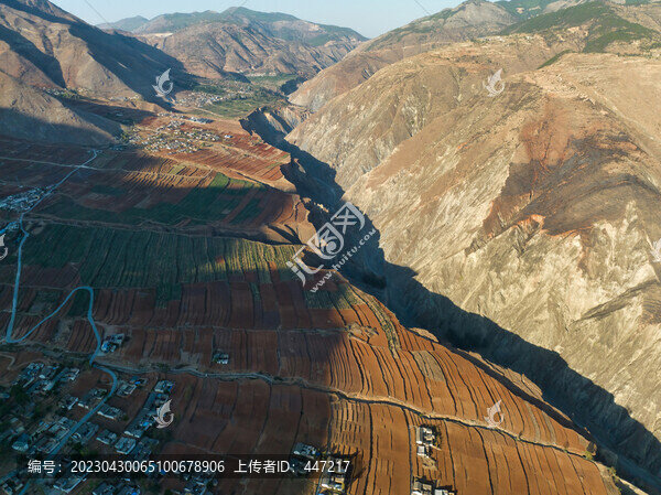 航拍烏蒙山峽谷