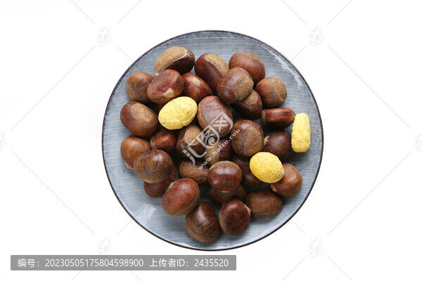 一碟子板栗白底圖