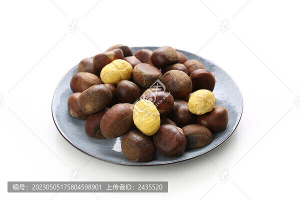 一碟子板栗白底圖