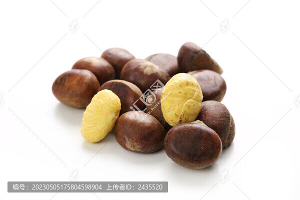 一碟子板栗白底圖
