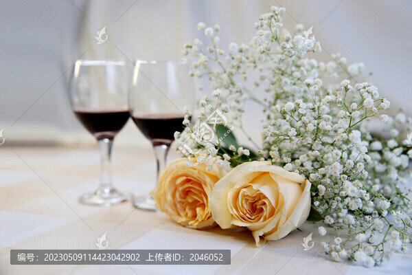 玫瑰黃色玫瑰高腳杯