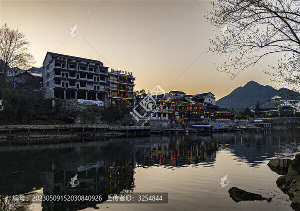 黃昏的邊城渡口