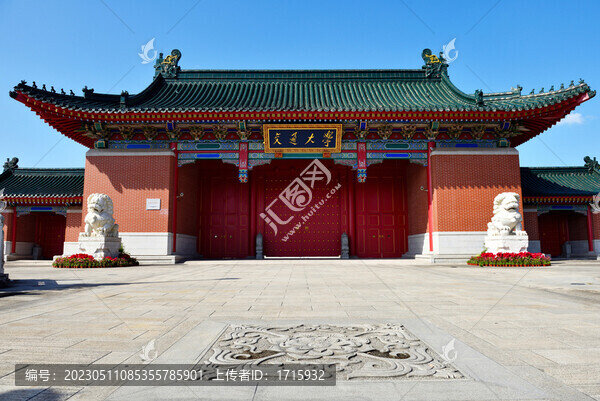 上海交大校門(mén)