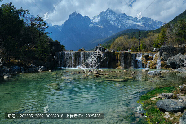 玉龍雪山藍(lán)月谷