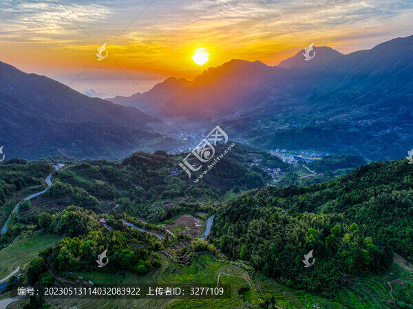 云和梯田日出航拍