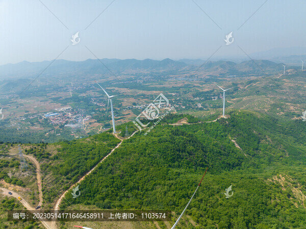 航拍濟南長清西山寨風(fēng)車天路
