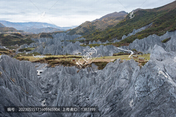 川西高原秋色墨石
