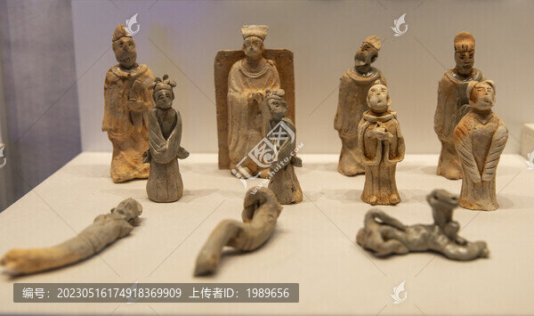 南宋青釉瓷立俑
