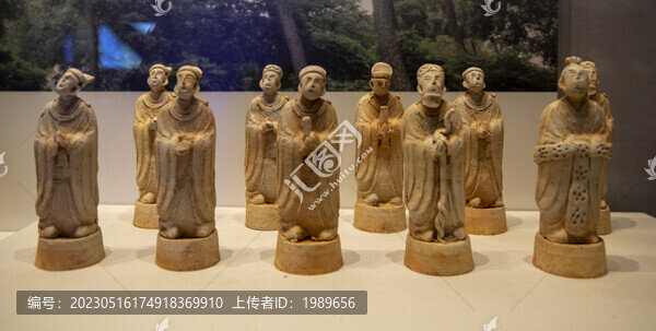 南宋青釉瓷立俑