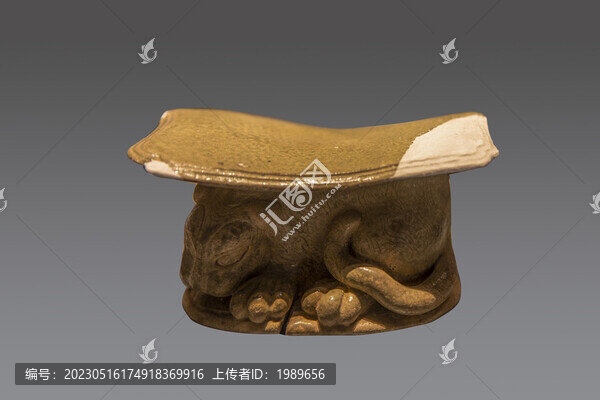 北宋青釉瓷虎形枕