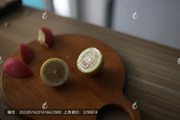新鮮的清新的黃色檸檬