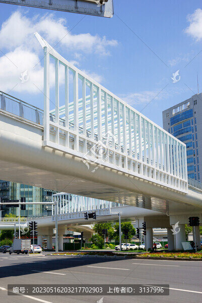 過(guò)街天橋