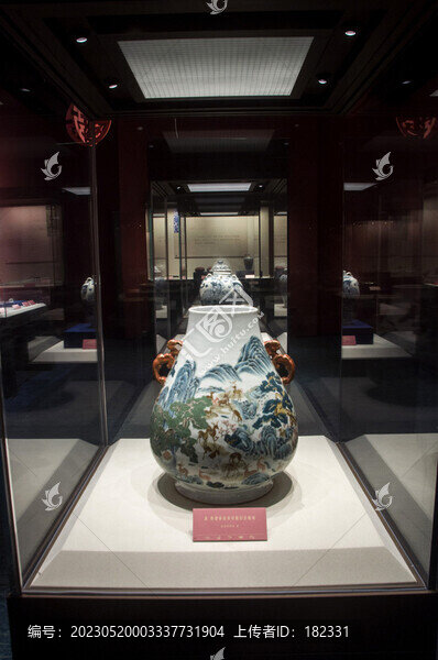 清粉彩百鹿尊