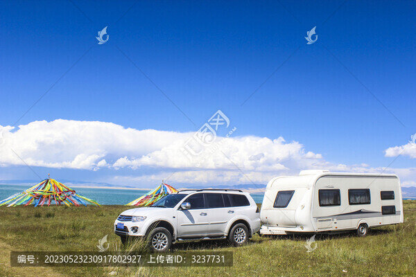 青海湖房車露營生活