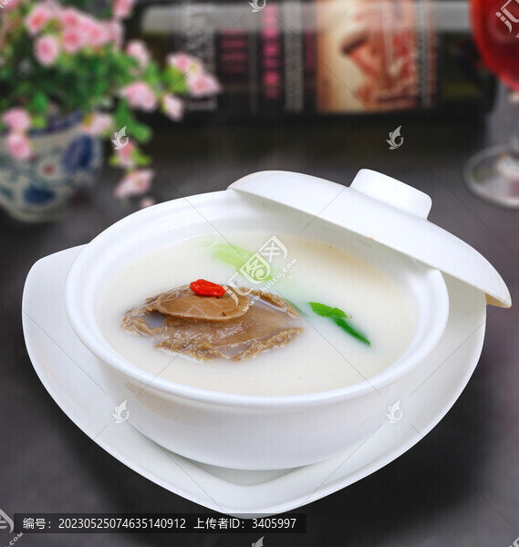 奶湯燉鮑魚(yú)