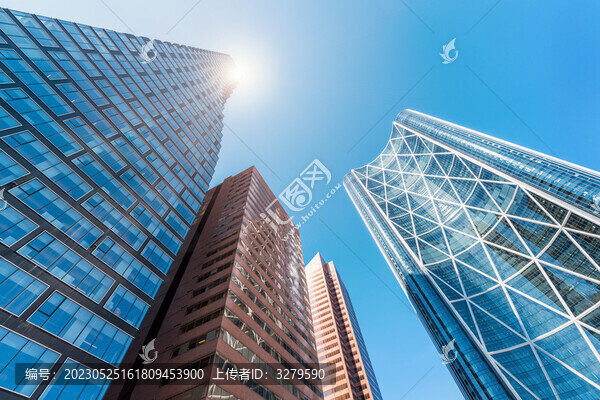 仰拍現(xiàn)代城市商務(wù)區(qū)寫字樓建筑