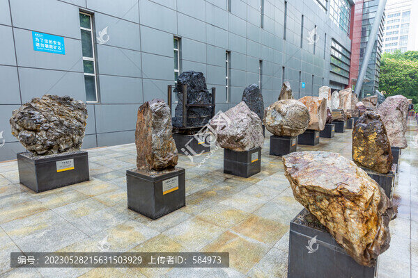 河南自然博物館室外礦石林展區(qū)
