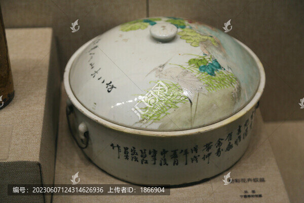粉彩花卉紋盤(pán)