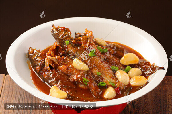 蒜香黃骨魚