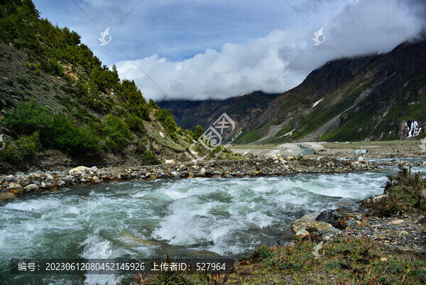 山間小溪