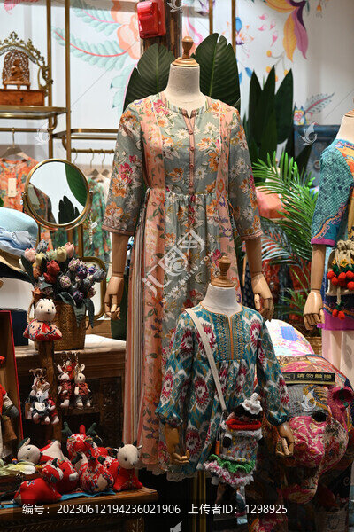 傳統(tǒng)花紋服裝