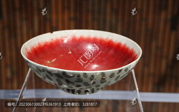 景德鎮(zhèn)釉色瓷碗特寫