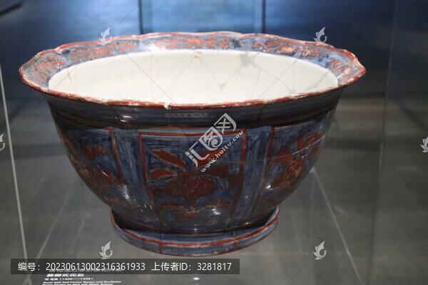 景德鎮(zhèn)瓷缸特寫
