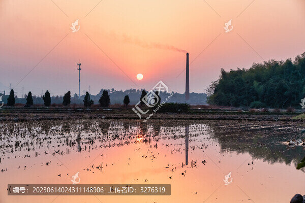 鄉(xiāng)村煙囪黃昏日落風(fēng)光