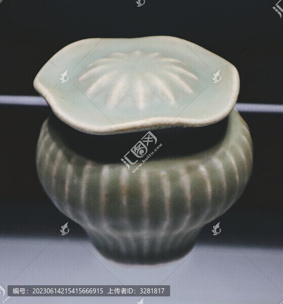 景德鎮(zhèn)釉色瓷器特寫