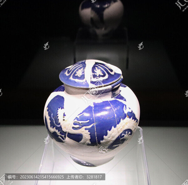 景德鎮(zhèn)釉色瓷器特寫