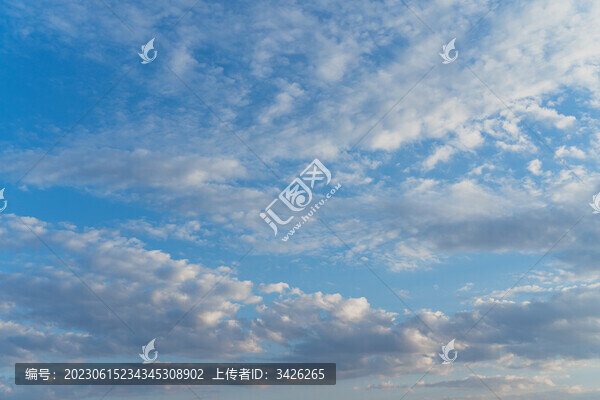 藍色的天空和白色的云