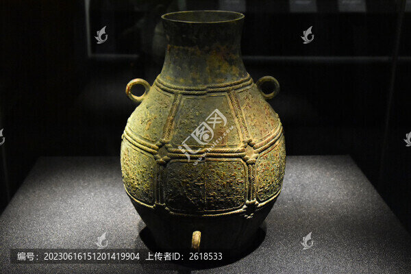 絡(luò)繩竊曲紋銅壺