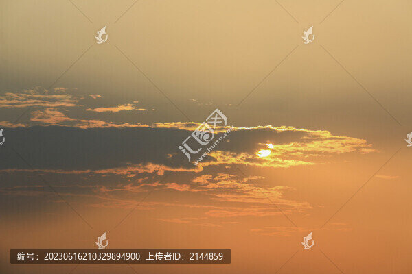 傍晚橘紅色的天空